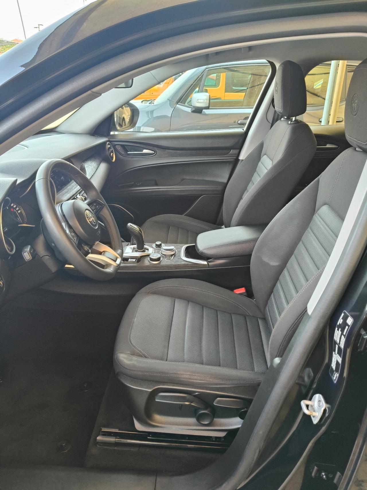 Alfa Romeo Stelvio 2.2 Turbodiesel 160 CV AT8 RWD Super