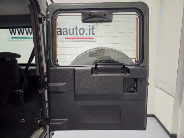 LAND ROVER Defender 110 2.4 TD4 7 POSTI AUTOVETTURA