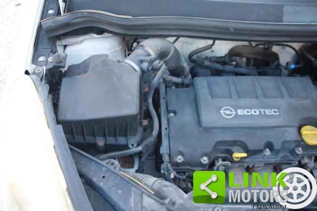 OPEL Corsa 1.2 3 porte b-color NEOPATENTATI