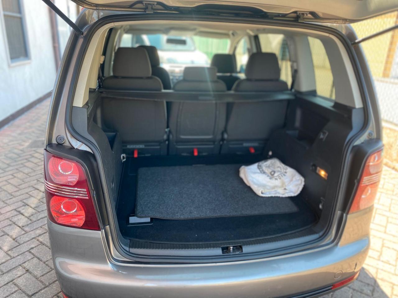 Volkswagen Touran 1.6 Conceptline Bifuel G