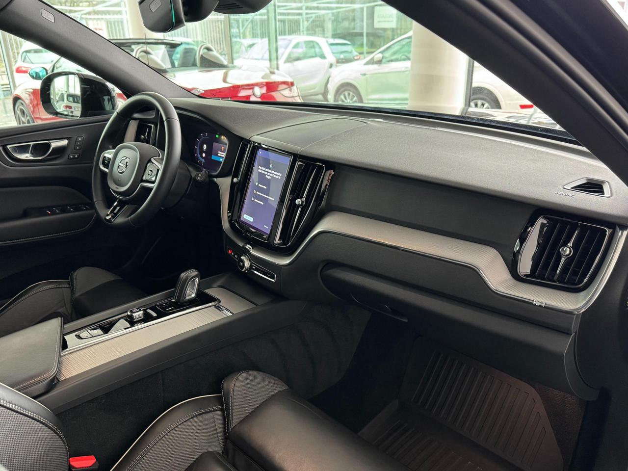 Volvo XC60 2.0 b4 R-design awd aut. Plus Dark