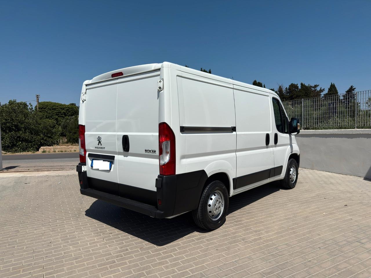 Peugeot Boxer 330 2.0 BLUEHDI 130 cv AUTOCARRO