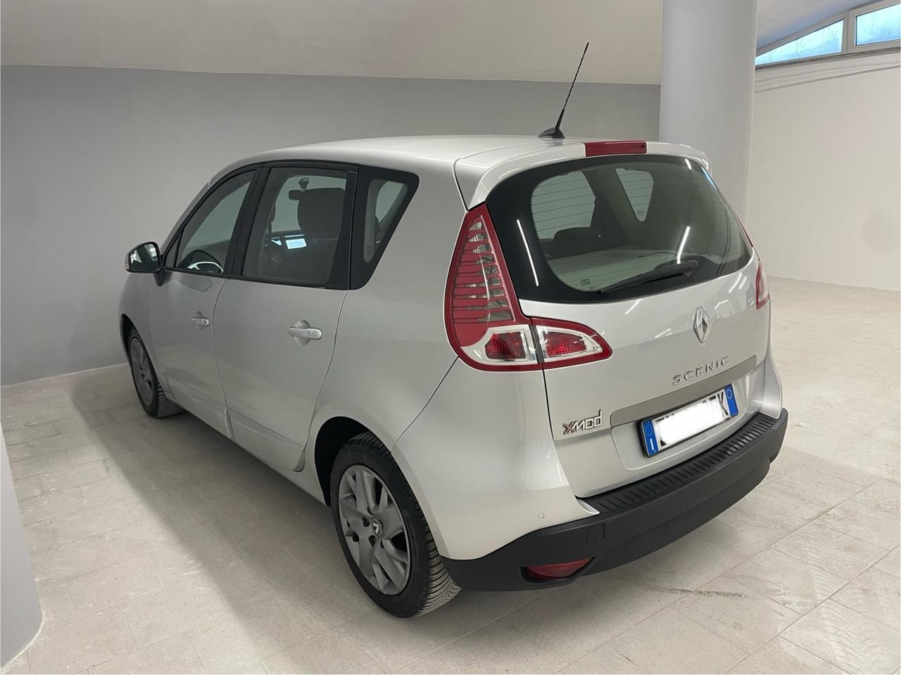 Renault Scenic Scénic 1.6 GPL Attractive Navi