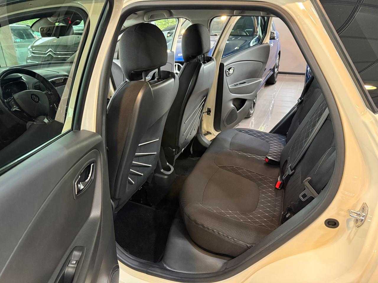 Renault Captur Benzina 90 CV Neopatentati