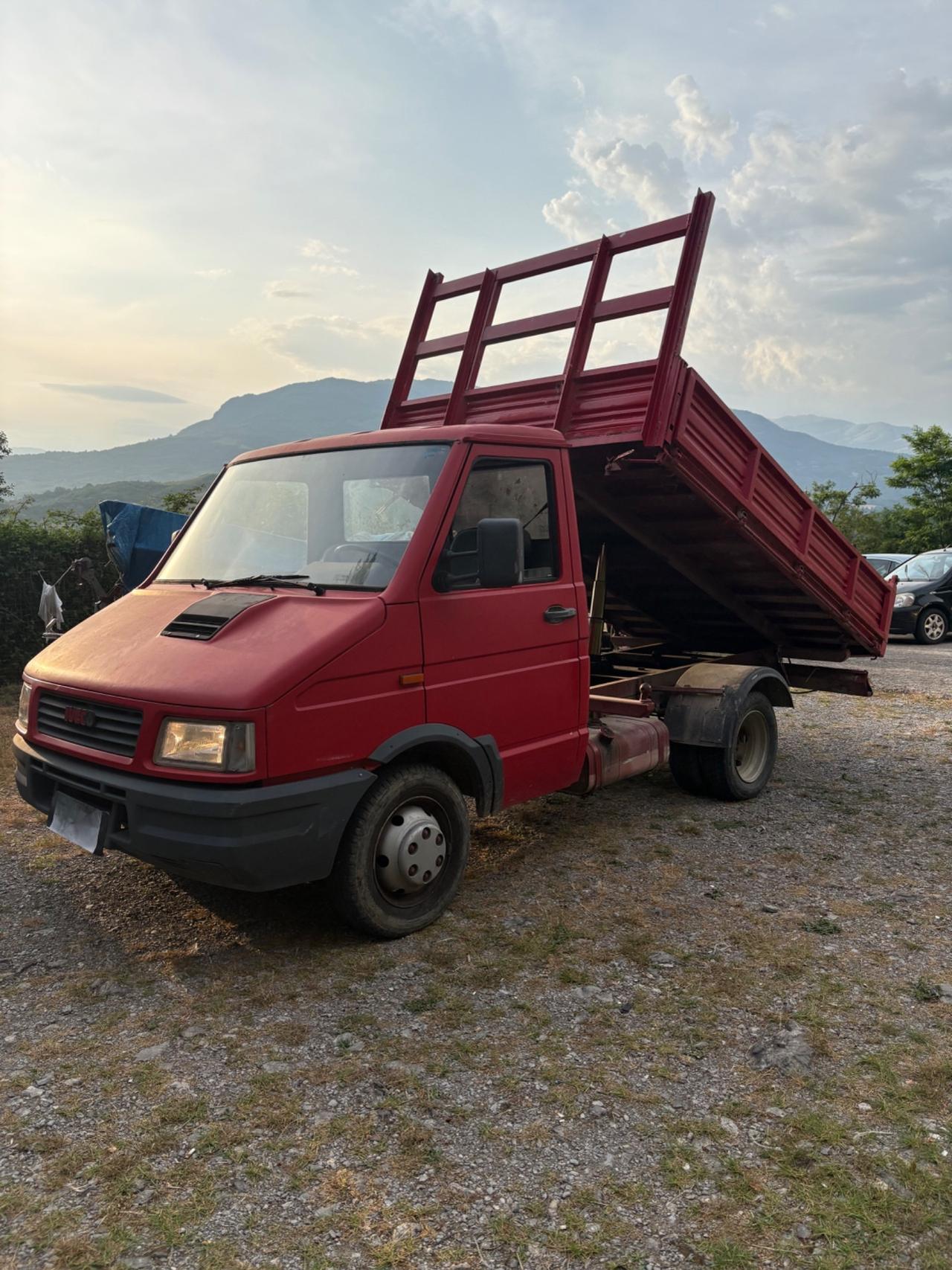 Iveco 35.10 ribaltabile trilaterale