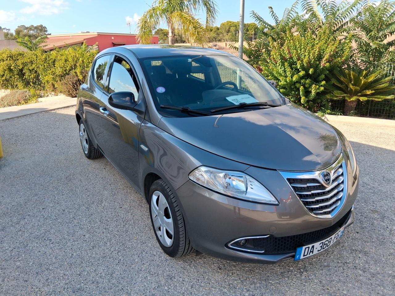 Lancia Ypsilon 1.2 69 CV 5 porte S&S Silver