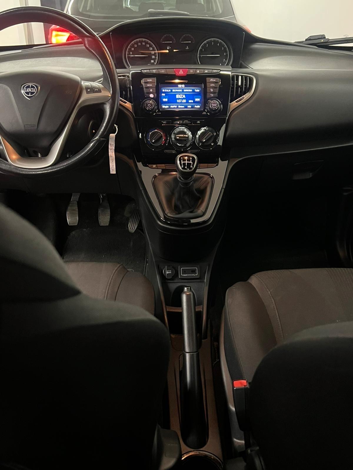 Lancia Ypsilon 1.2 69 CV 5 porte GPL Ecochic Black and Noir