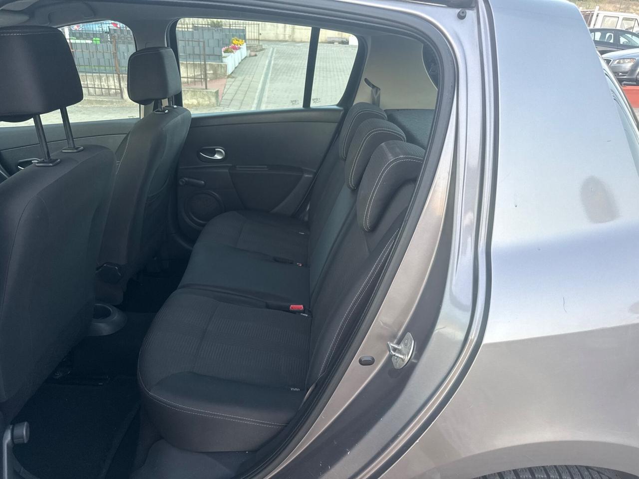 Renault Clio 1.2 16V 5 porte Luxe