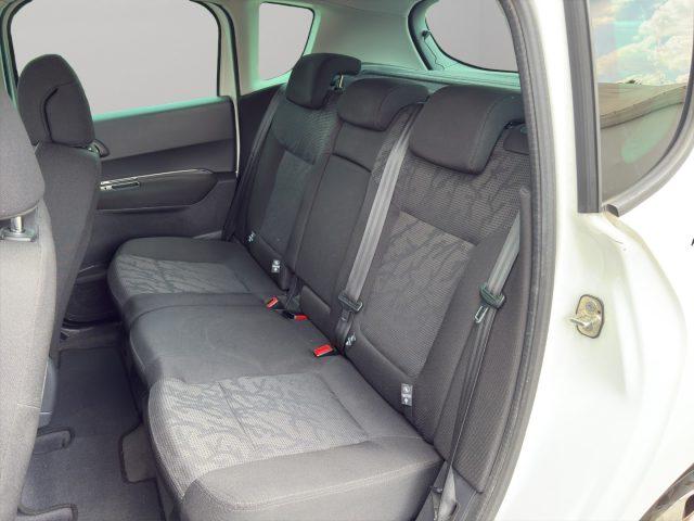 PEUGEOT 3008 1.6 HDi 112CV cambio robotizzato Tecno