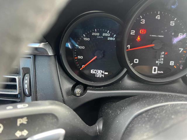 PORSCHE Macan 2.0