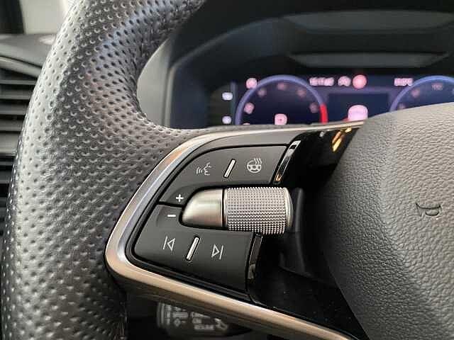 SKODA Karoq 1.5 TSI ACT DSG Executive