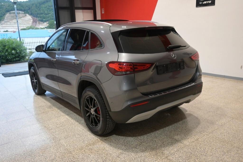 MERCEDES-BENZ GLA 180D 115CV AUTOMATIC BUSINESS SOLUTION ( DISTRONIC - TETTO PANORAMICO APR. - NAVI PREMIUM - PARK ASSIST - TELECAMERA POST. )