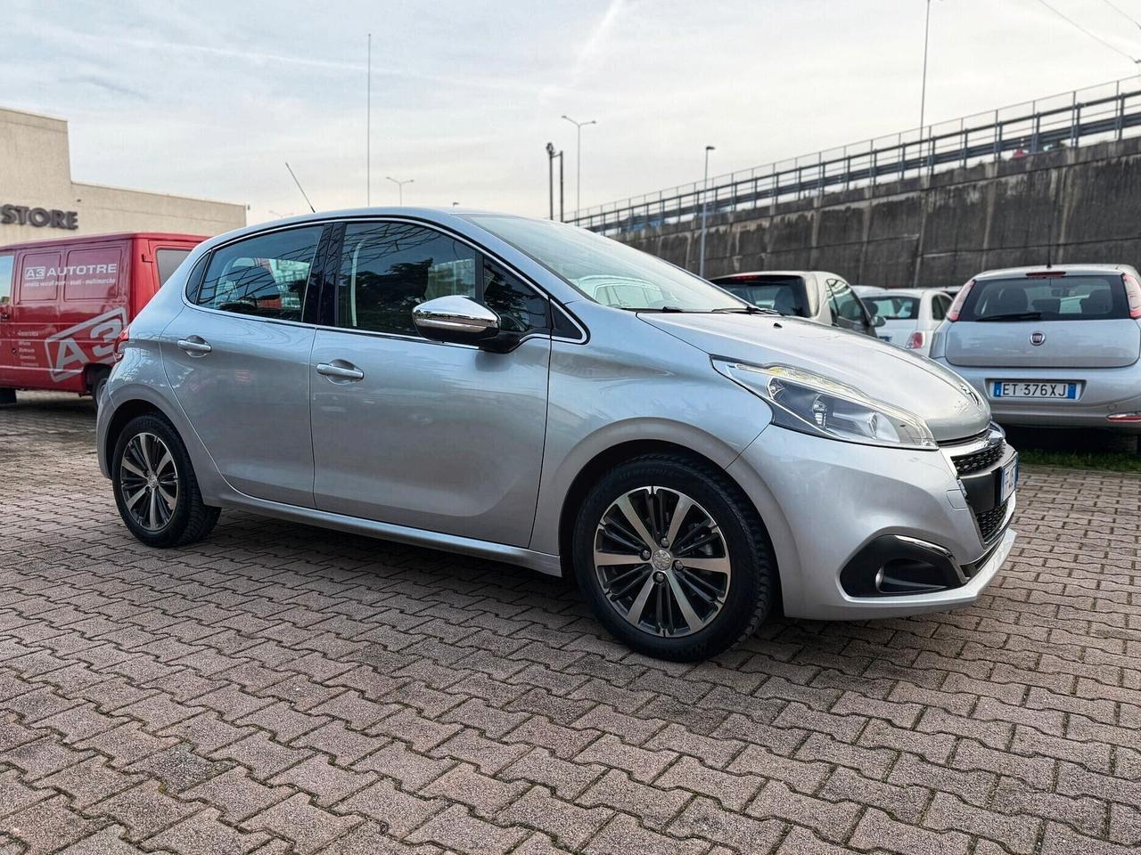 Peugeot 208 BlueHDi 75 CV NAVIGA CRUISE CAMERA OK NEOPATENTATI