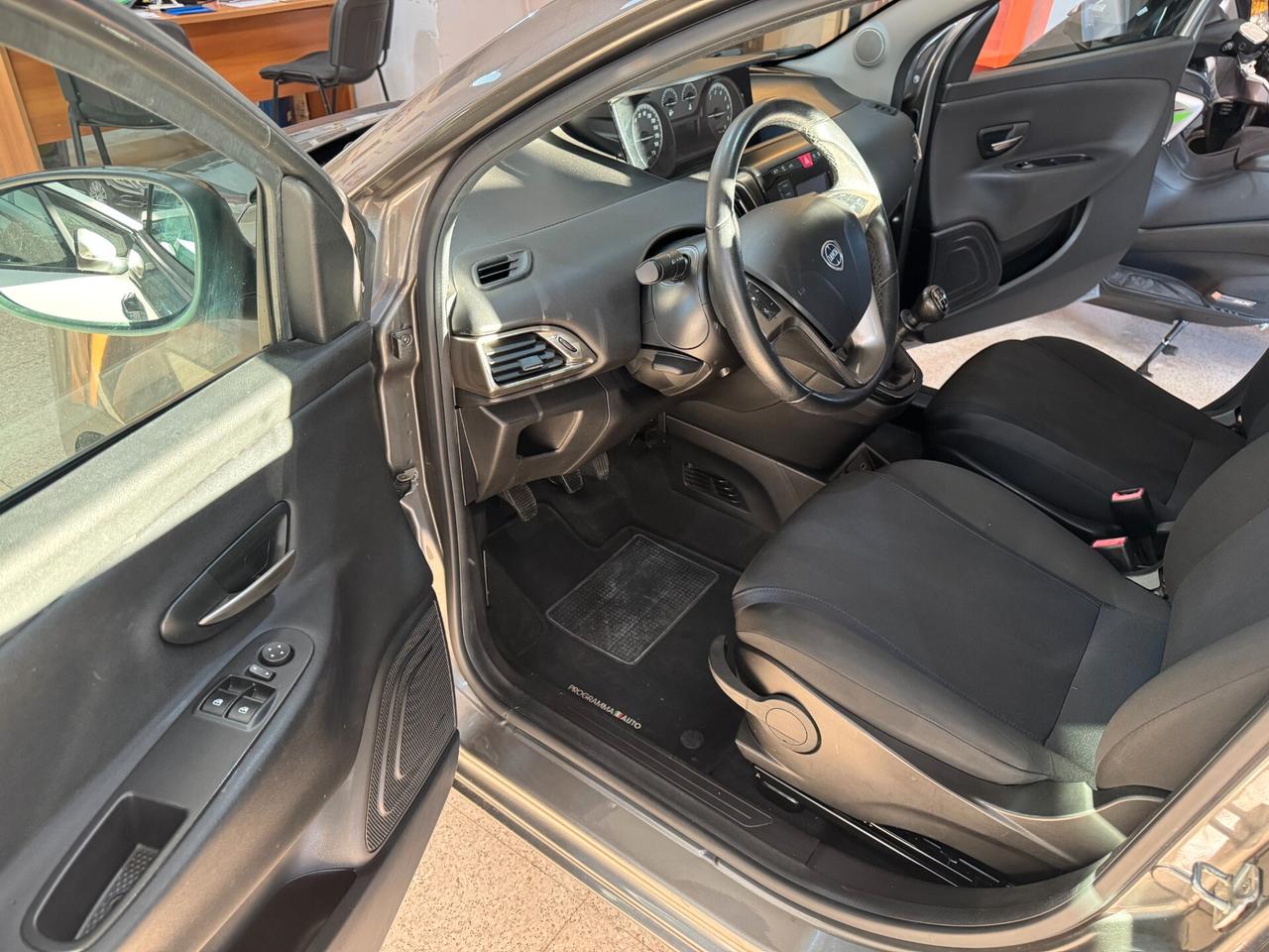 Lancia Ypsilon 1.2 69 CV 5 porte Gold OK NEOPATENTATI