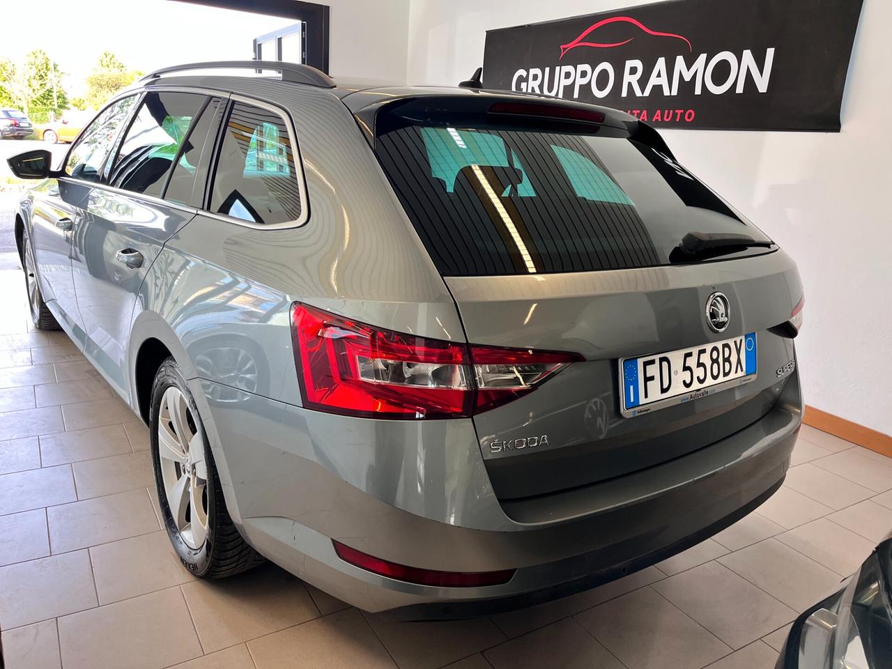 Skoda Superb 1.6 TDI DSG Wagon Executive