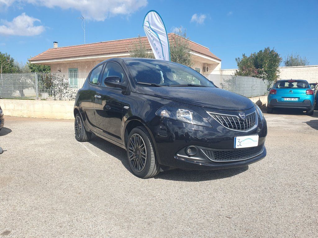 Lancia Ypsilon 5 porte 1.0 S&amp;S 70CV Hybrid Ecochic Gold