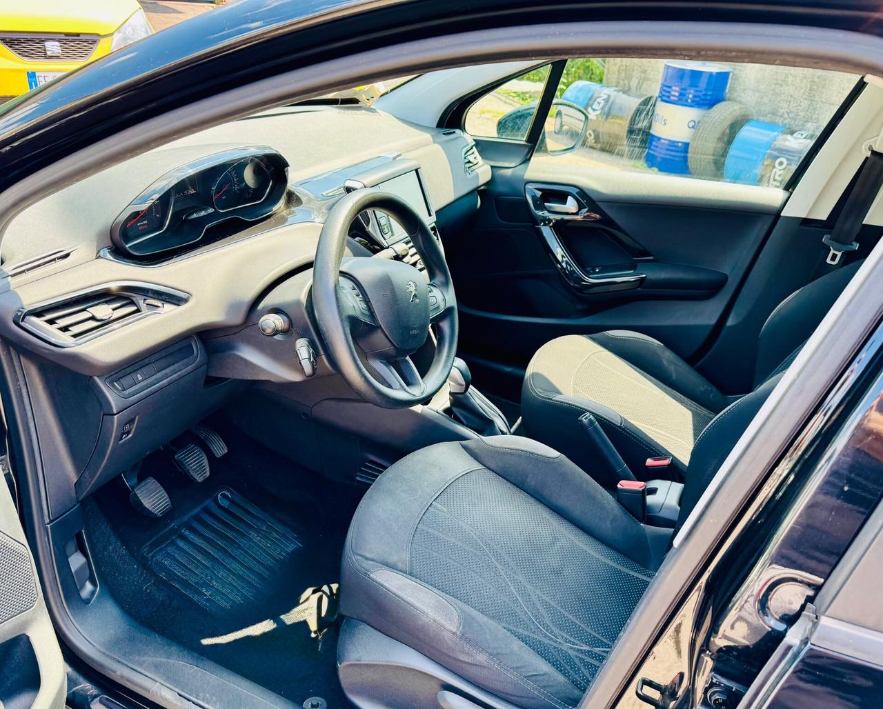 Peugeot 208 1.2 VTi 82 CV 5 porte Allure ok Neopatentati