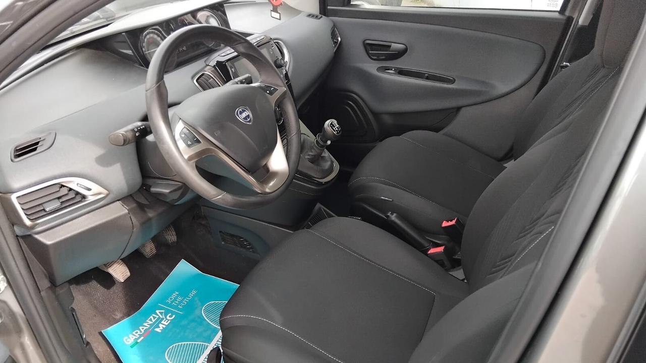 Lancia Ypsilon 1.0 FireFly 5 porte S&S Hybrid Silver