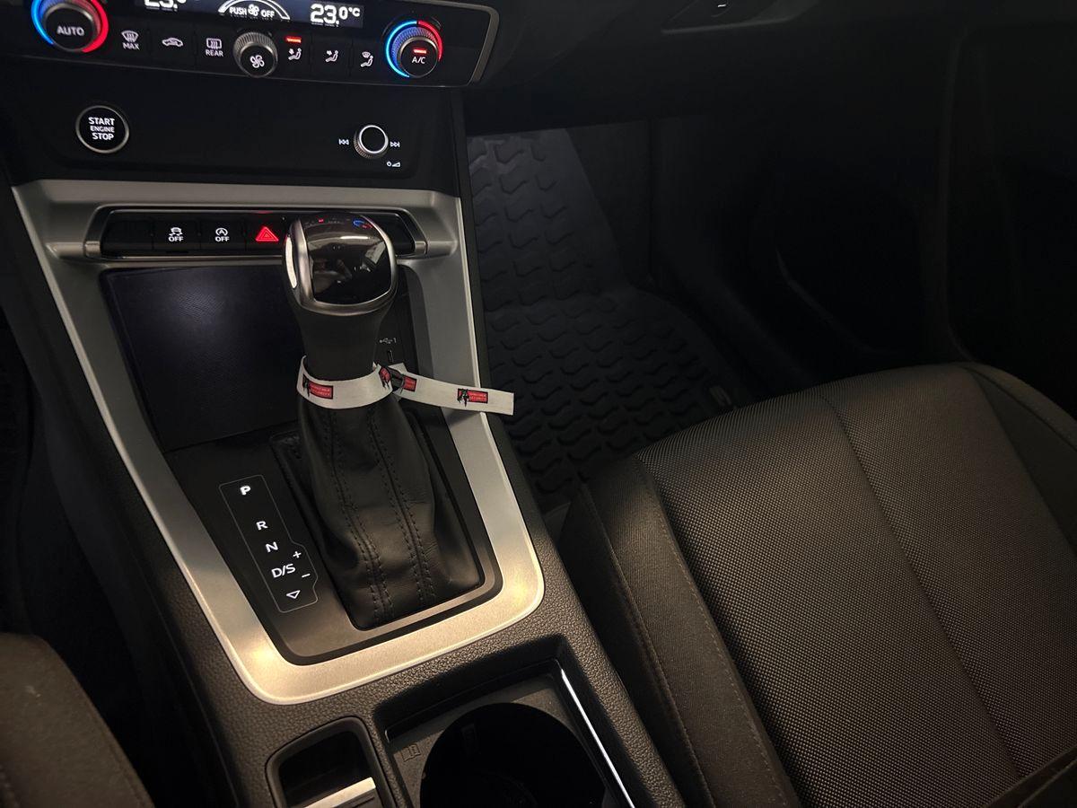 AUDI Q3 35 2.0 tdi Business s-tronic