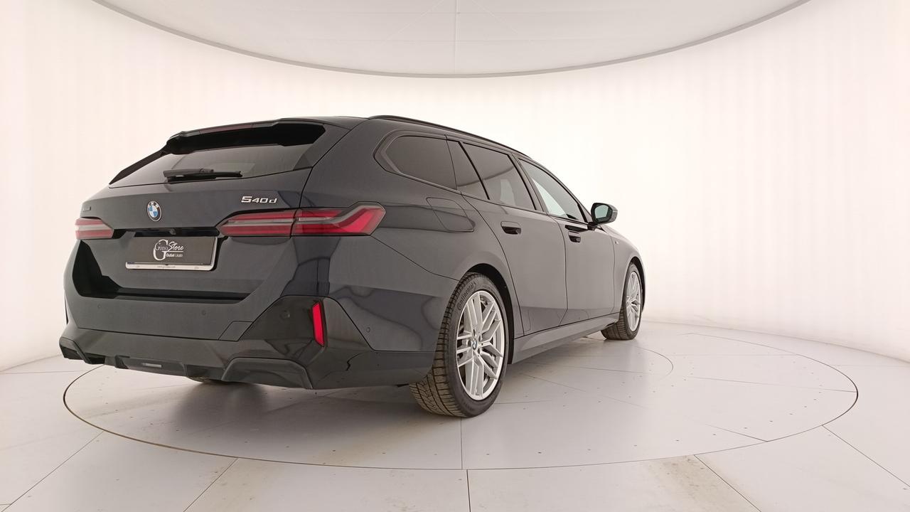 BMW Serie 5 G61 2024 Touring - 540d Touring 48V xdrive MSport Pro 183kW auto