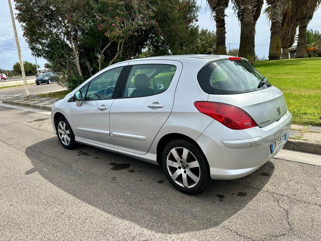 Peugeot 308 1.6 HDi 90CV- Neopatentati