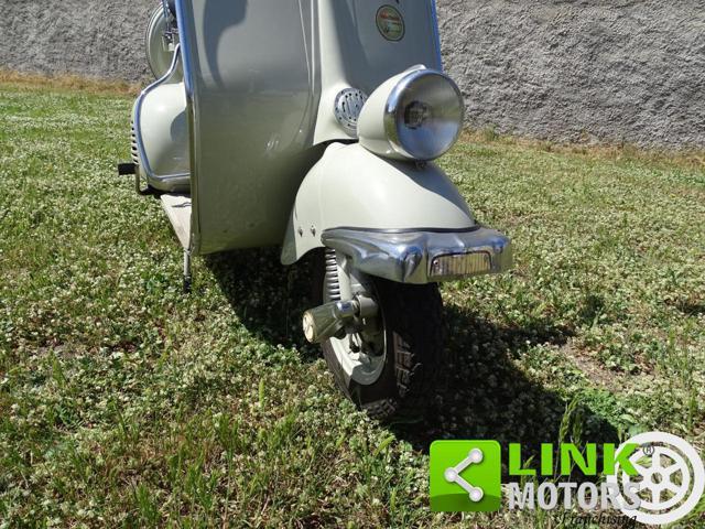 PIAGGIO Vespa 125 faro basso Restaurata (targa oro)