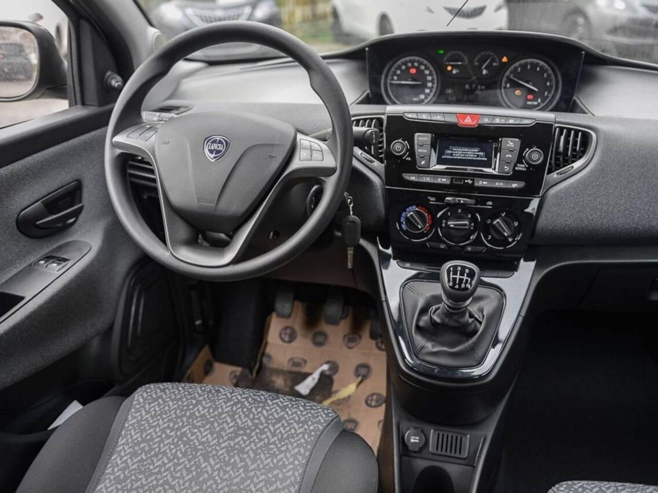 LANCIA Ypsilon III 2021 - Ypsilon 1.0 firefly hybrid Silver s&s 70cv