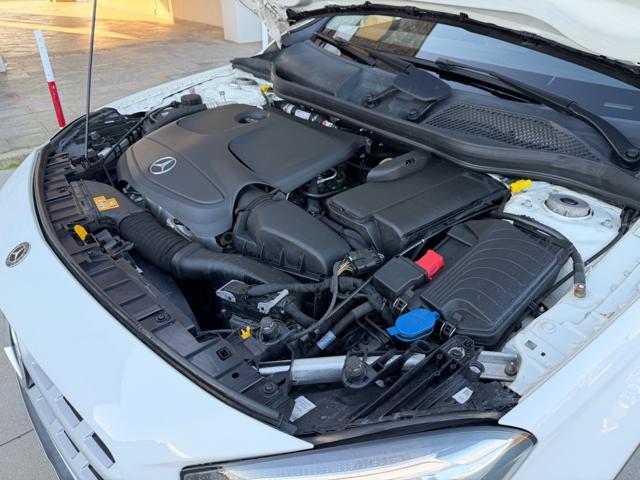 MERCEDES-BENZ GLA 180 PACK NIGHT+NAVI+FULL LED+R.CAM+PORT.ELETTRICO