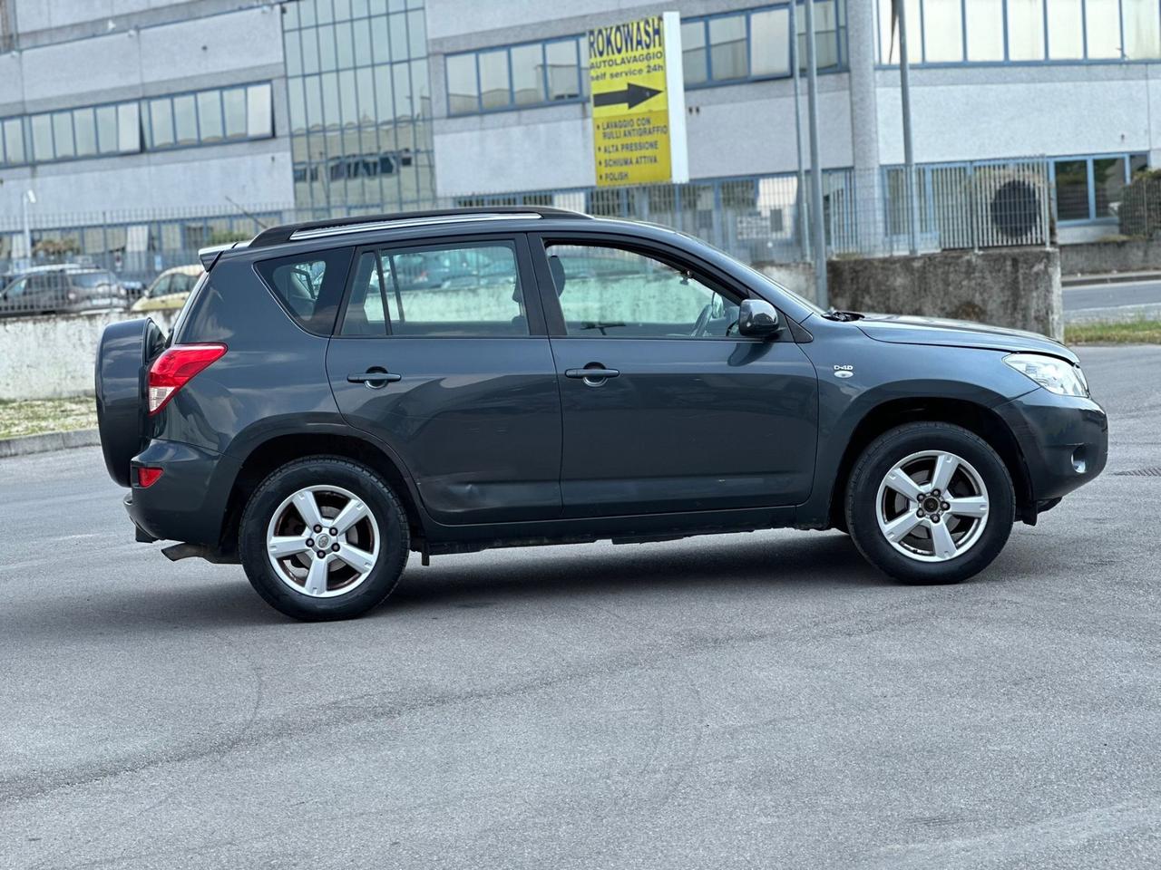 Toyota Rav 4 5 posti autocarro