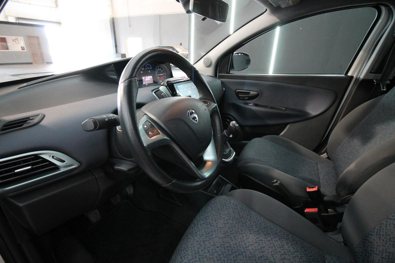 LANCIA YPSILON 1.0 70 CV HYBRID GOLD