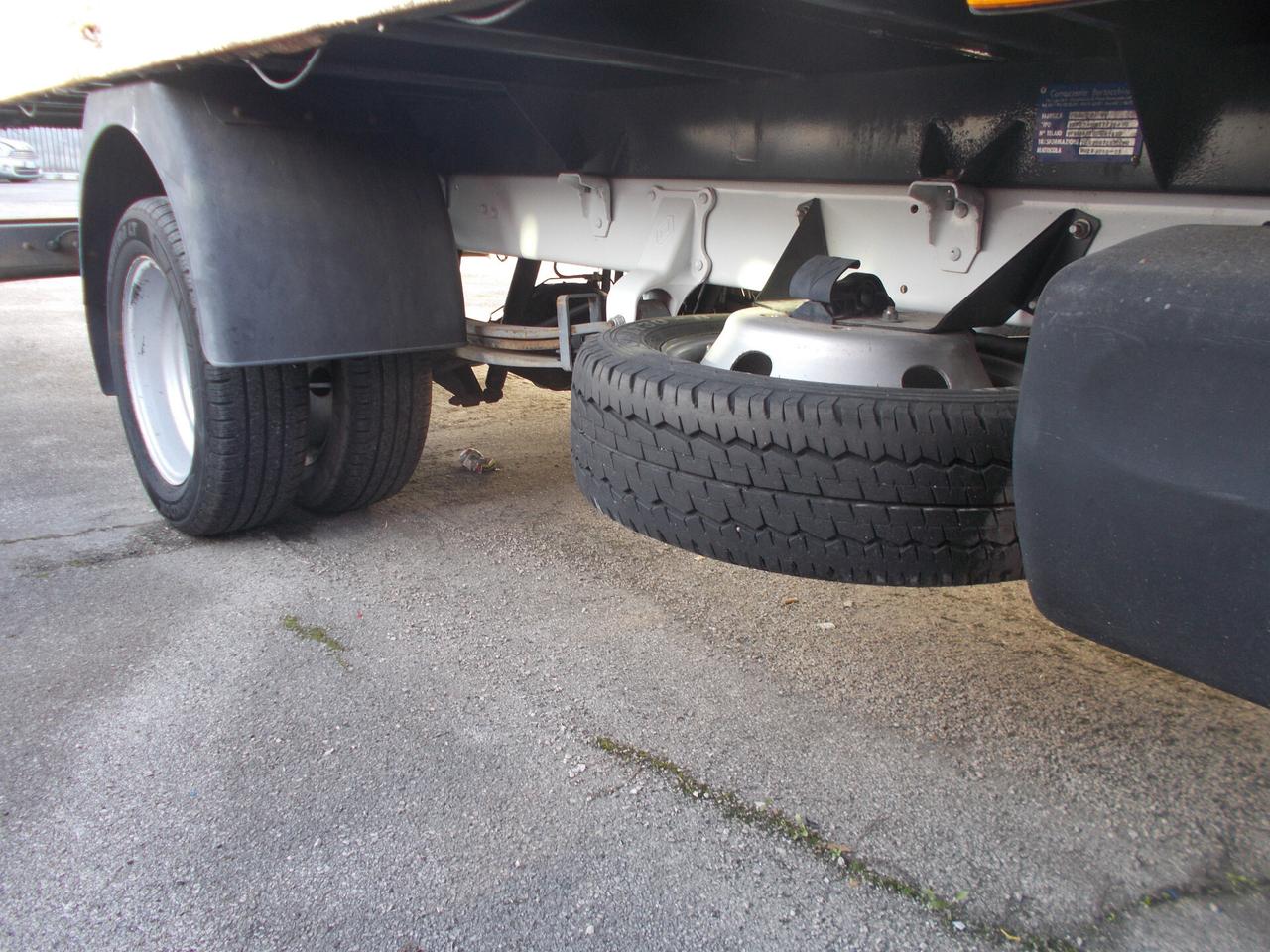 iveco renault anno 2004 con pianale