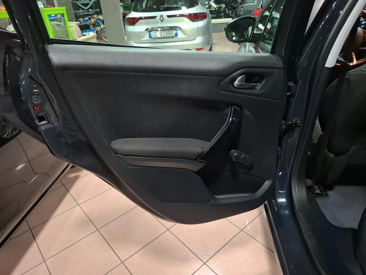 Peugeot 208 1.2 benzina NEOPATENTATO