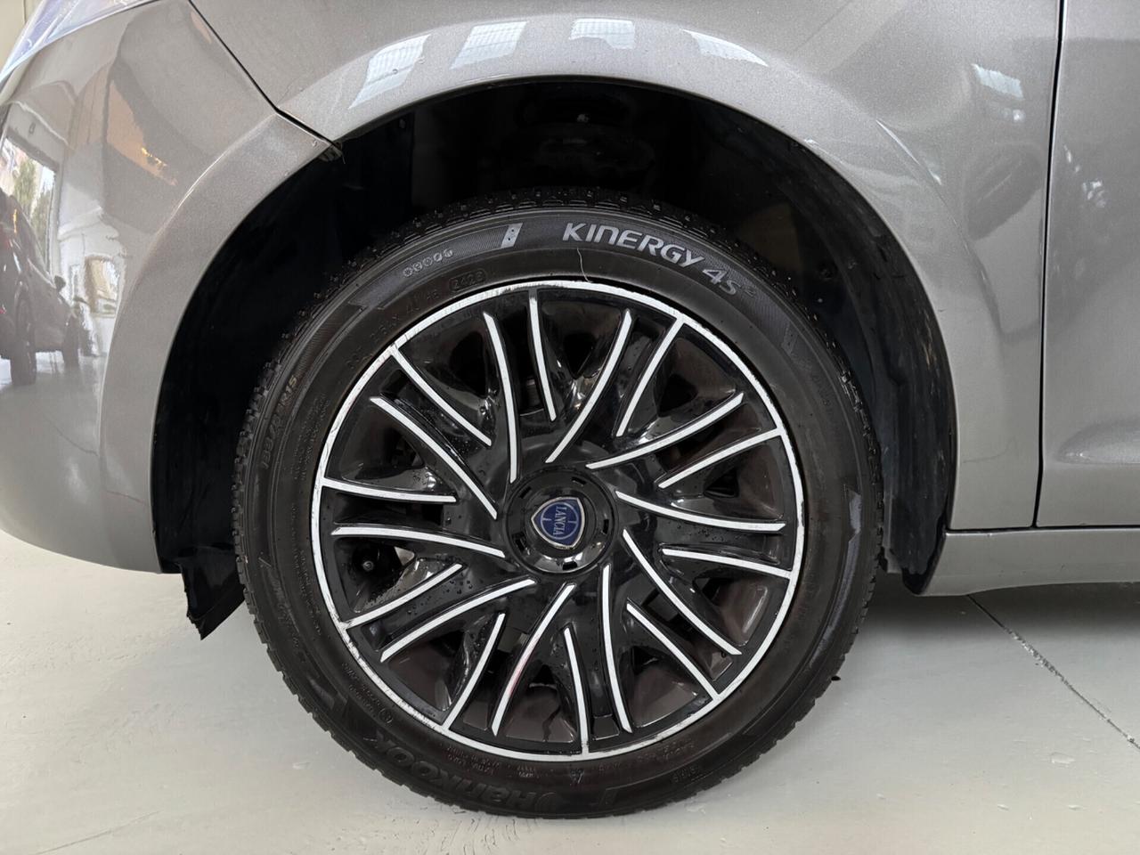 Lancia Ypsilon 1.0 FireFly 5 porte S&S Hybrid Gold