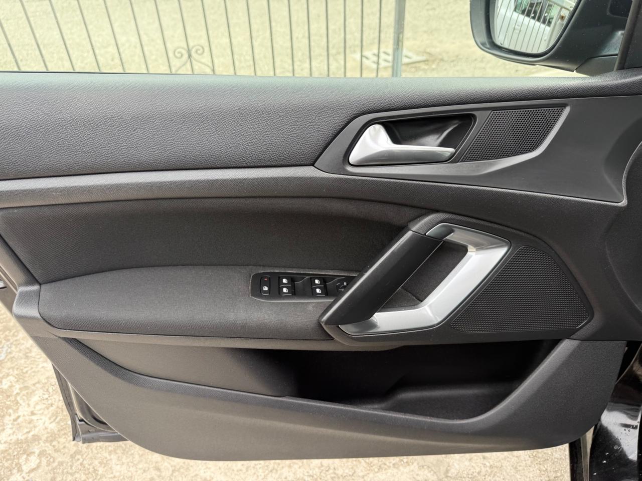 Peugeot 308 1.6 e-HDi Diesel 6MARCE POCHI KM