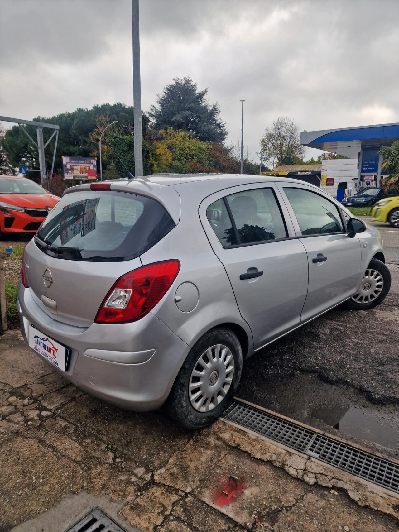 Opel Corsa 1.2 5 porte Club