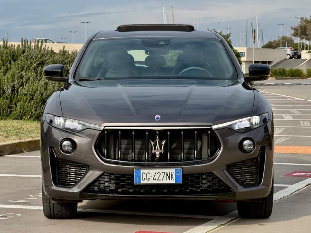 MASERATI Levante MY22 GRANSPORT+TETTO+BLACK PACK+PINZE GIALLE