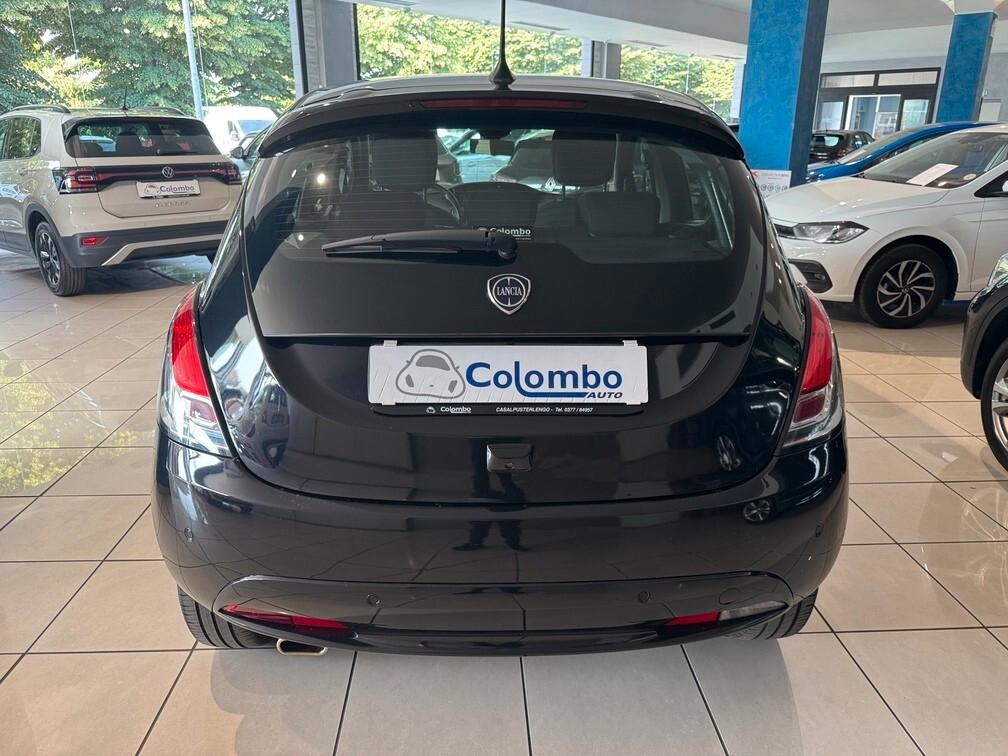 Lancia Ypsilon 1.0 firefly hybrid Platino App Conn Cam 15" Neopat