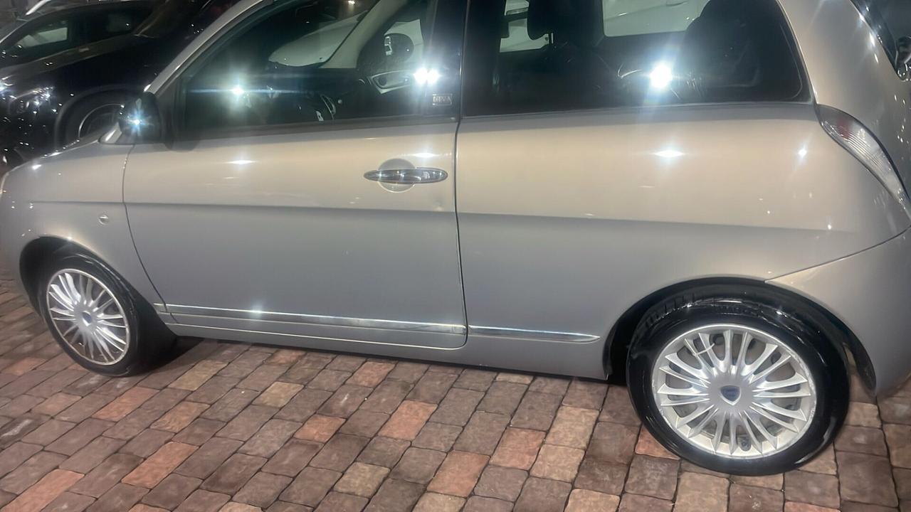 Lancia Ypsilon 1.2 69 CV Unyca