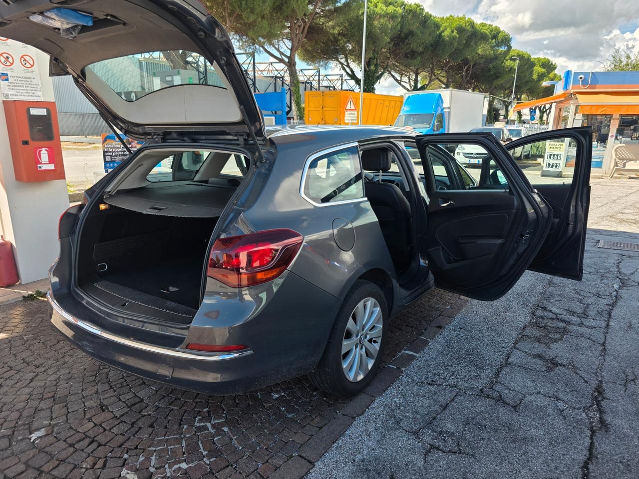 Opel Astra 1.7 CDTI 110CV Sports Tourer Cosmo con 325.000km