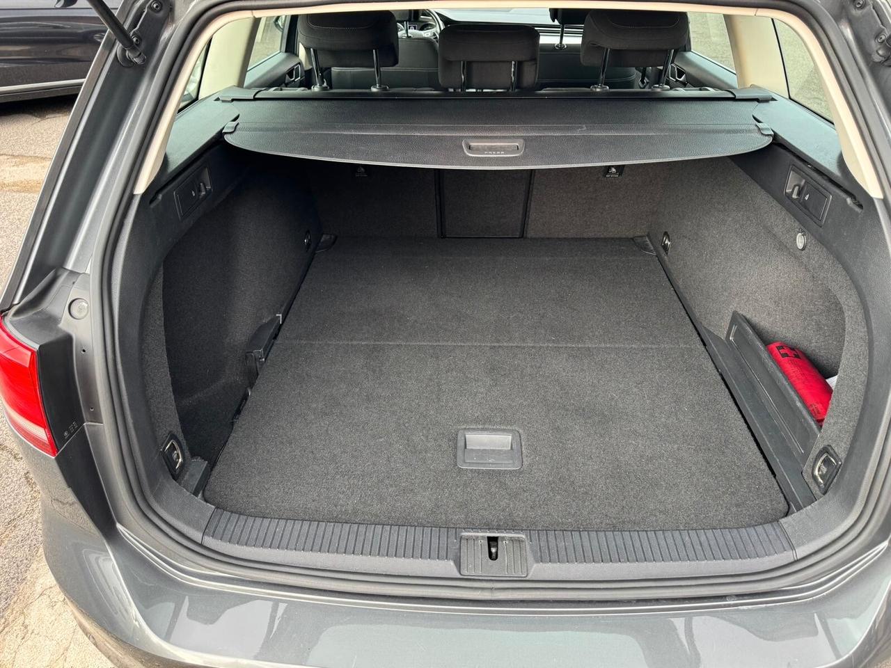 Volkswagen Passat VARIANT 1.6 TDI SCR DSG COMFORTLINE BMT 2017