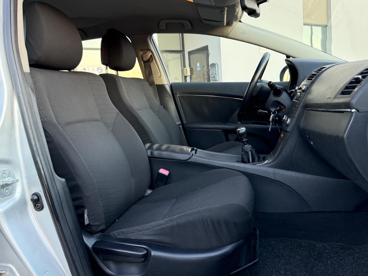 Toyota Avensis 2.0 D-4D SW|UNIPRO