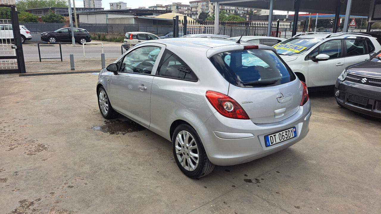 Opel Corsa 1.2 3 porte Sport Gpl