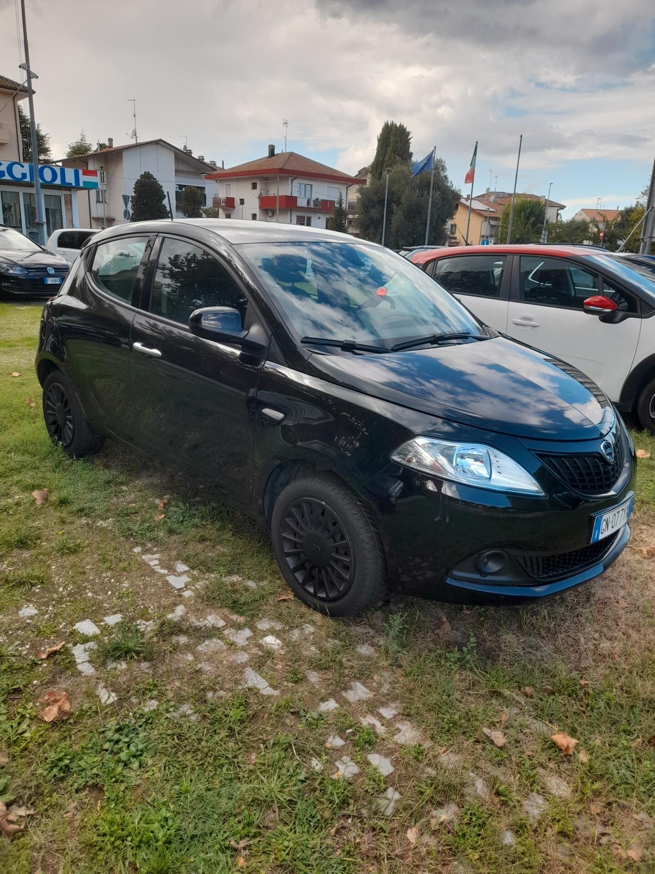 Lancia Ypsilon 1.0 Hybrid