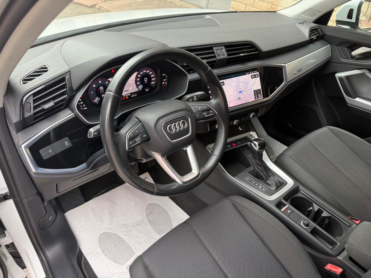 Audi Q3 35 TDI S tronic Business