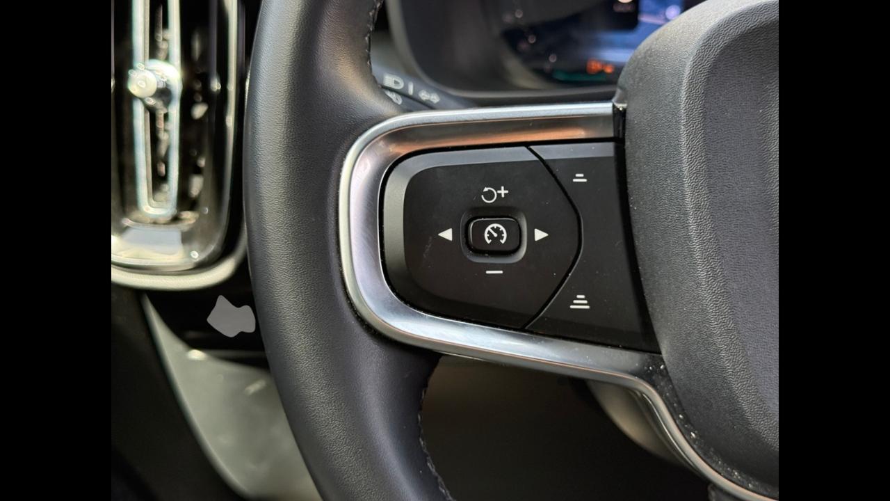 VOLVO XC40 Plus Black Edition B3 AUT