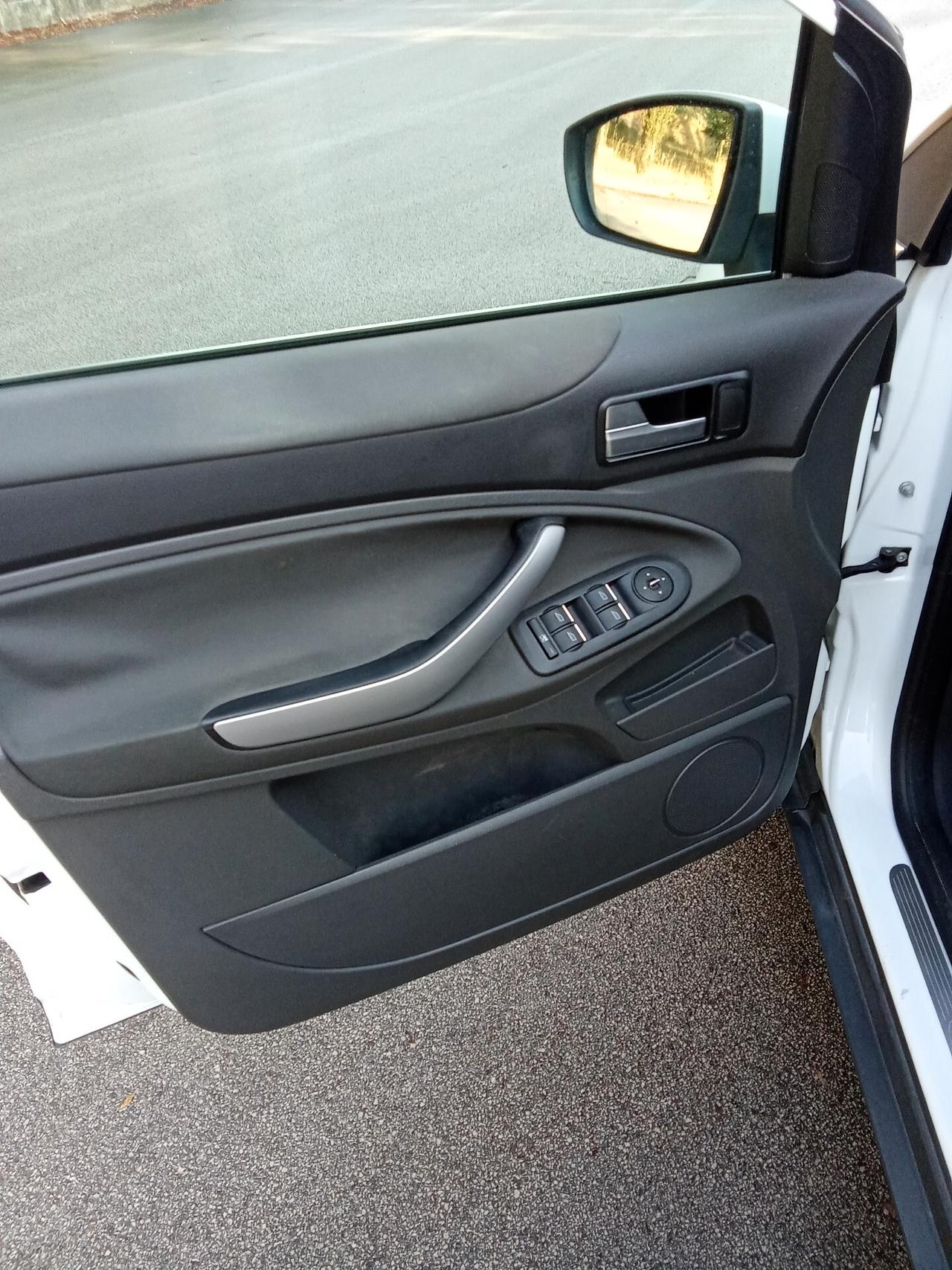 Ford Kuga 2.0 TDCi 140 CV 012