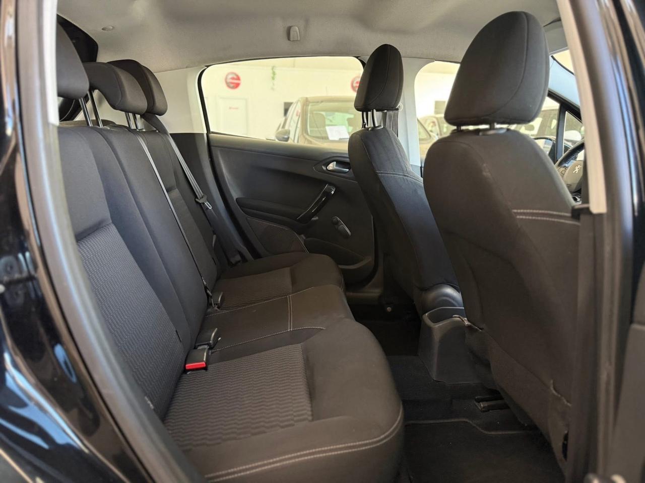Peugeot 208 82CV 5 porte NEOPATENTATI