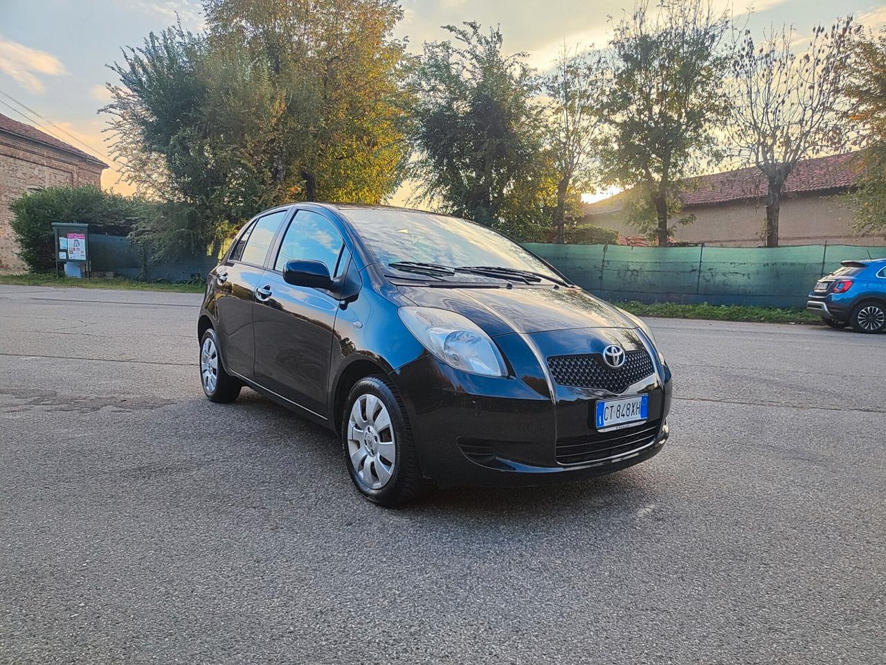 Toyota Yaris 1.0 5 porte Sol 119.000 KM