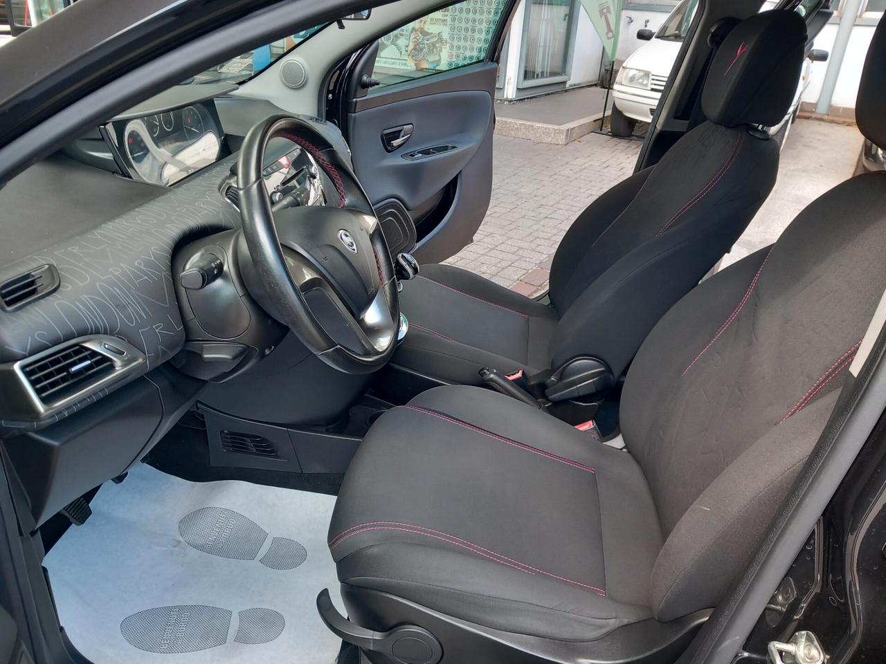 Lancia Ypsilon 1.2 EURO 6 Platinum