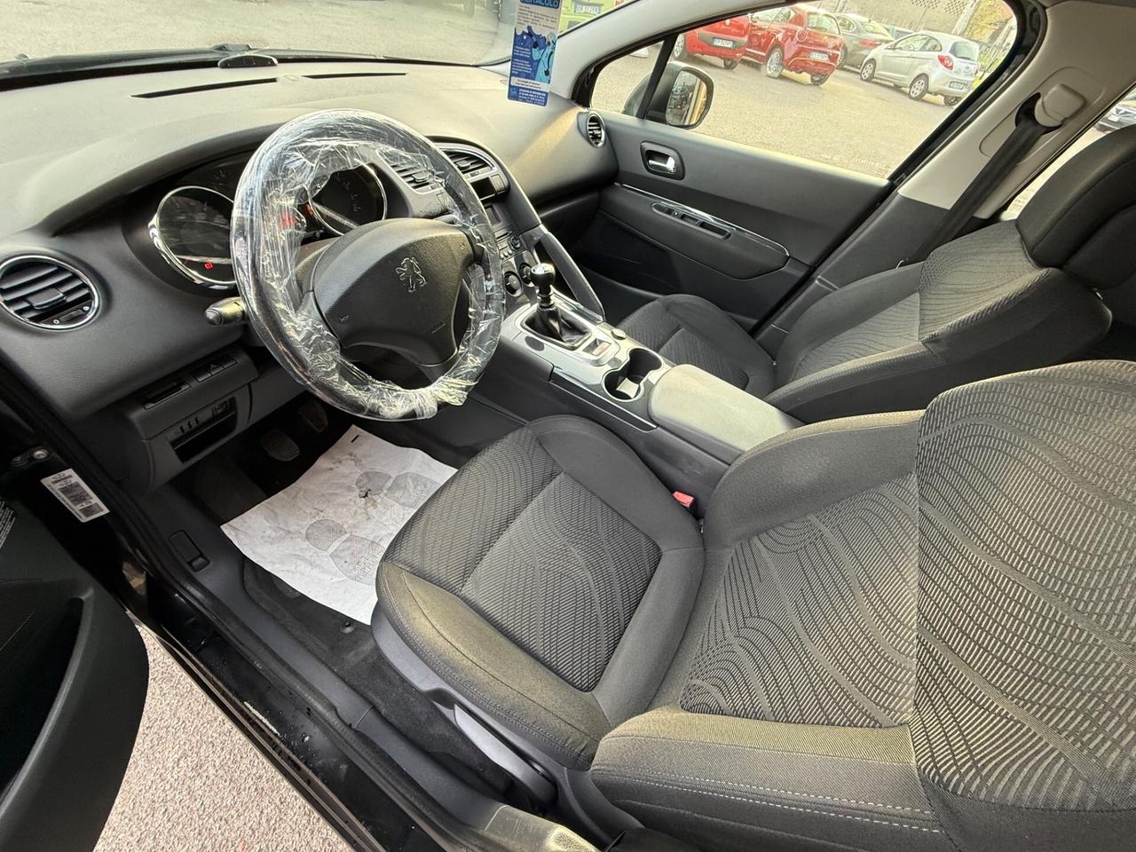 Peugeot 3008 1.6 HDi 110CV - Neopatentati